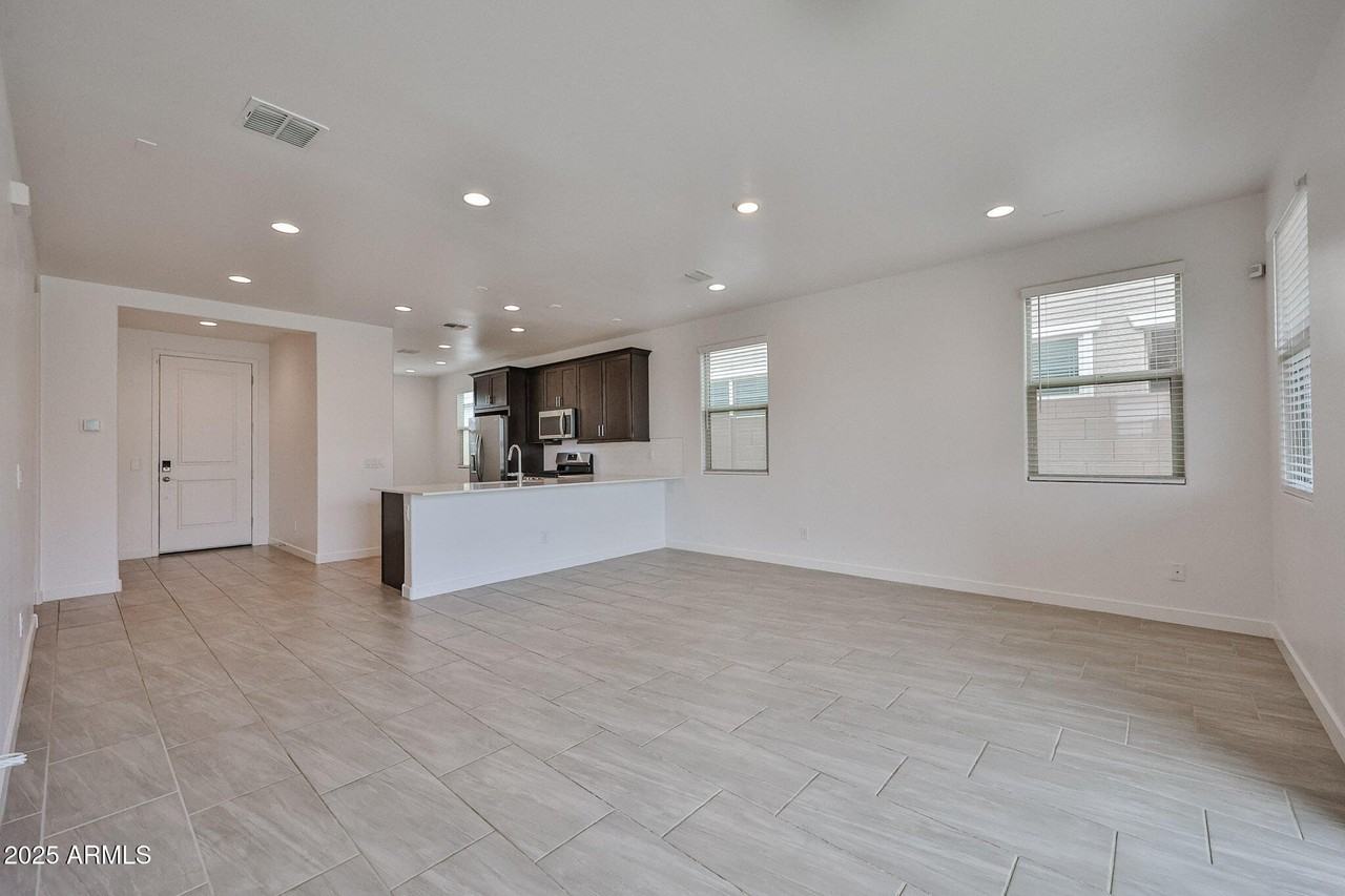 16828 West Evergreen Road - Photo 4 of 32