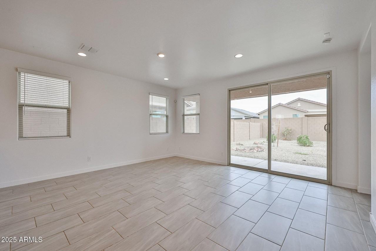 16828 West Evergreen Road - Photo 5 of 32