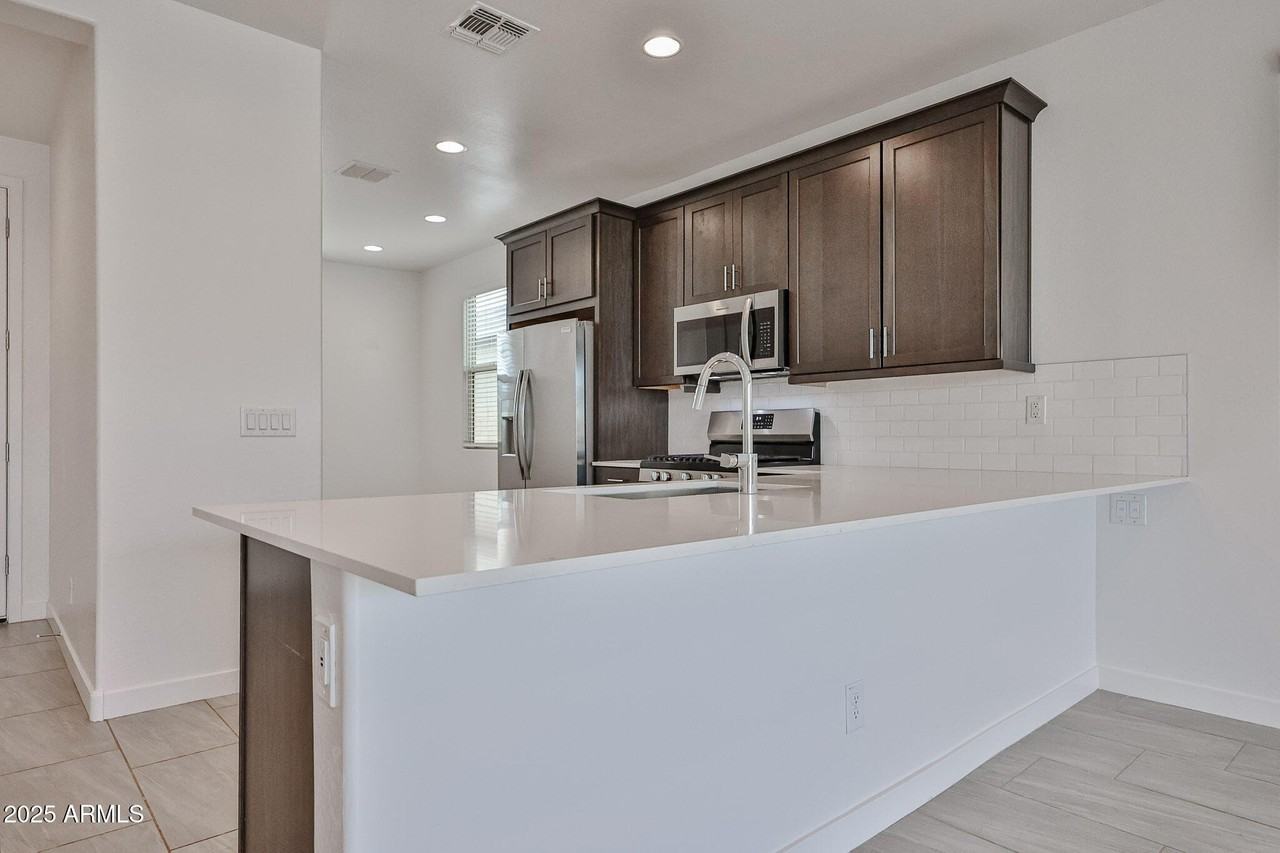 16828 West Evergreen Road - Photo 7 of 32