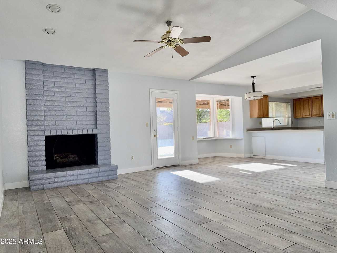 13410 N 47th Pl - Photo 4 of 34