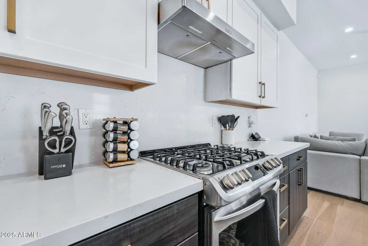 5151 North 13th Place #14 - Photo 7 of 40