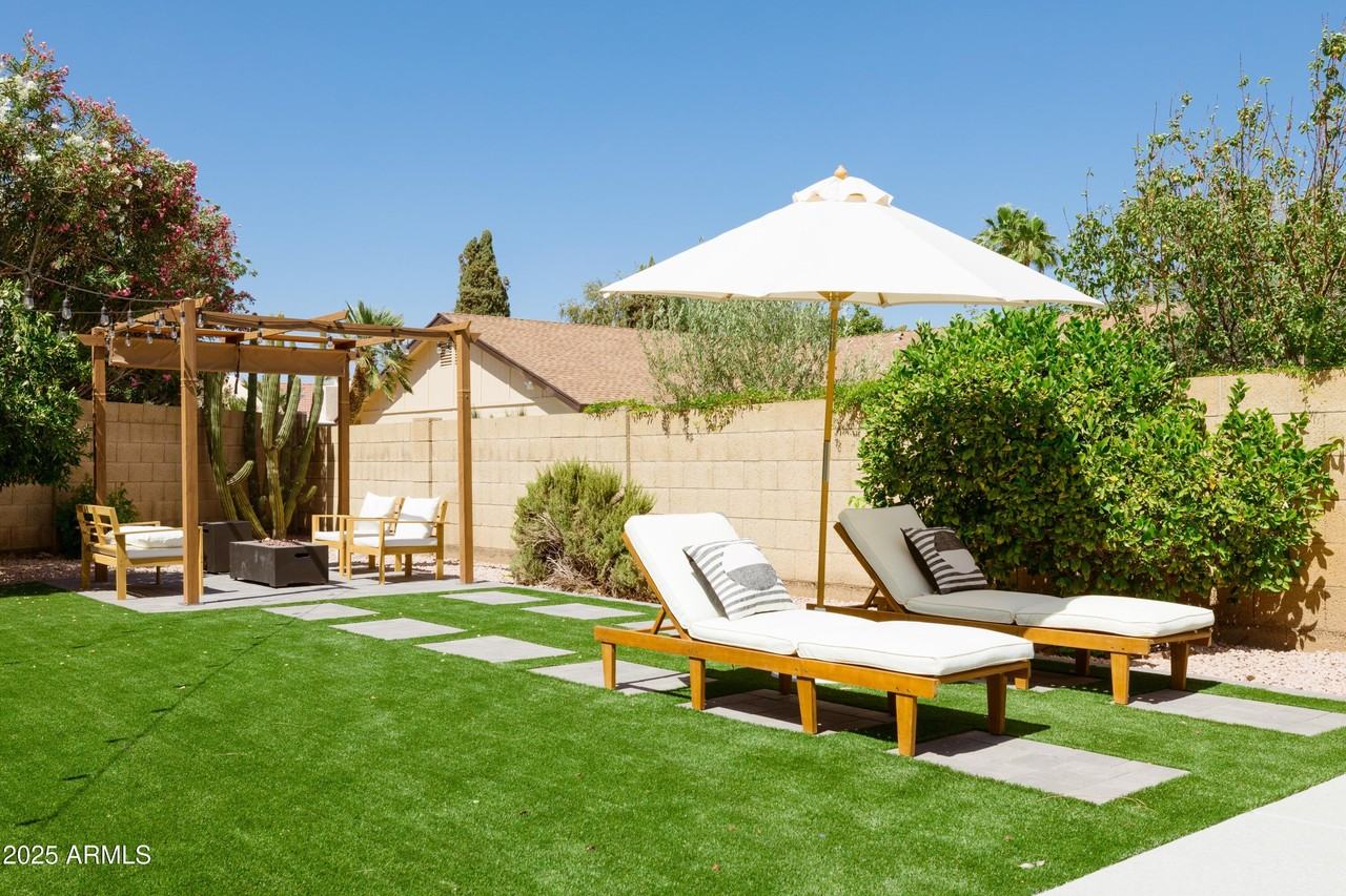 5226 East Kathleen Road - Photo 3 of 47