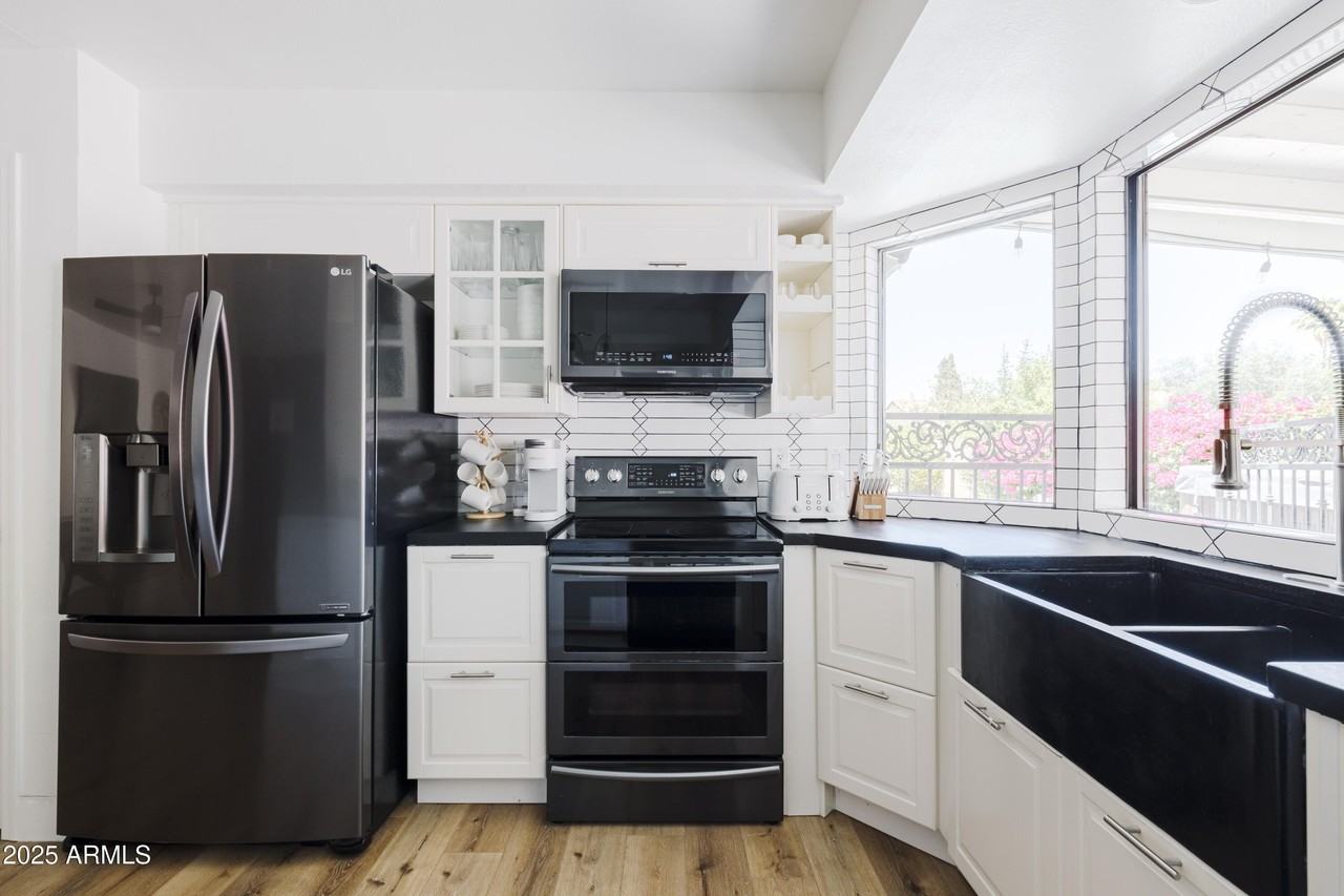 5226 East Kathleen Road - Photo 6 of 47