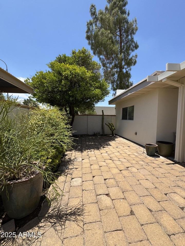 5888 N 83rd St - Photo 7 of 36