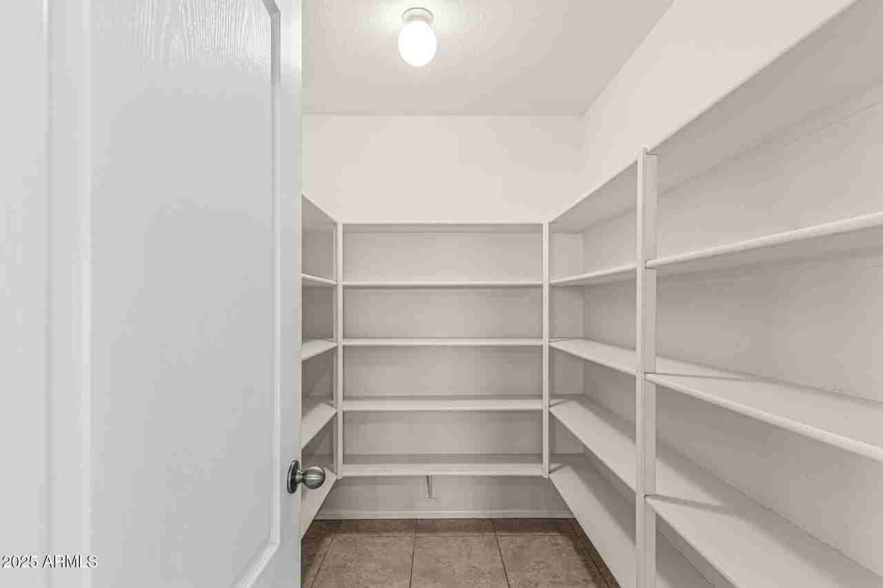 16423 W Monroe St - Photo 3 of 28