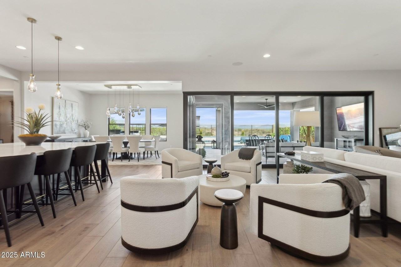 13020 East Daley Lane - Photo 4 of 50