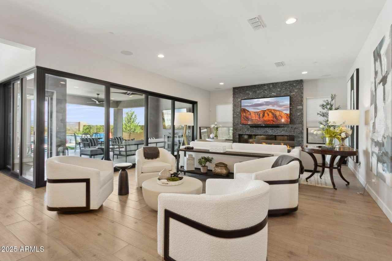 13020 East Daley Lane - Photo 5 of 50