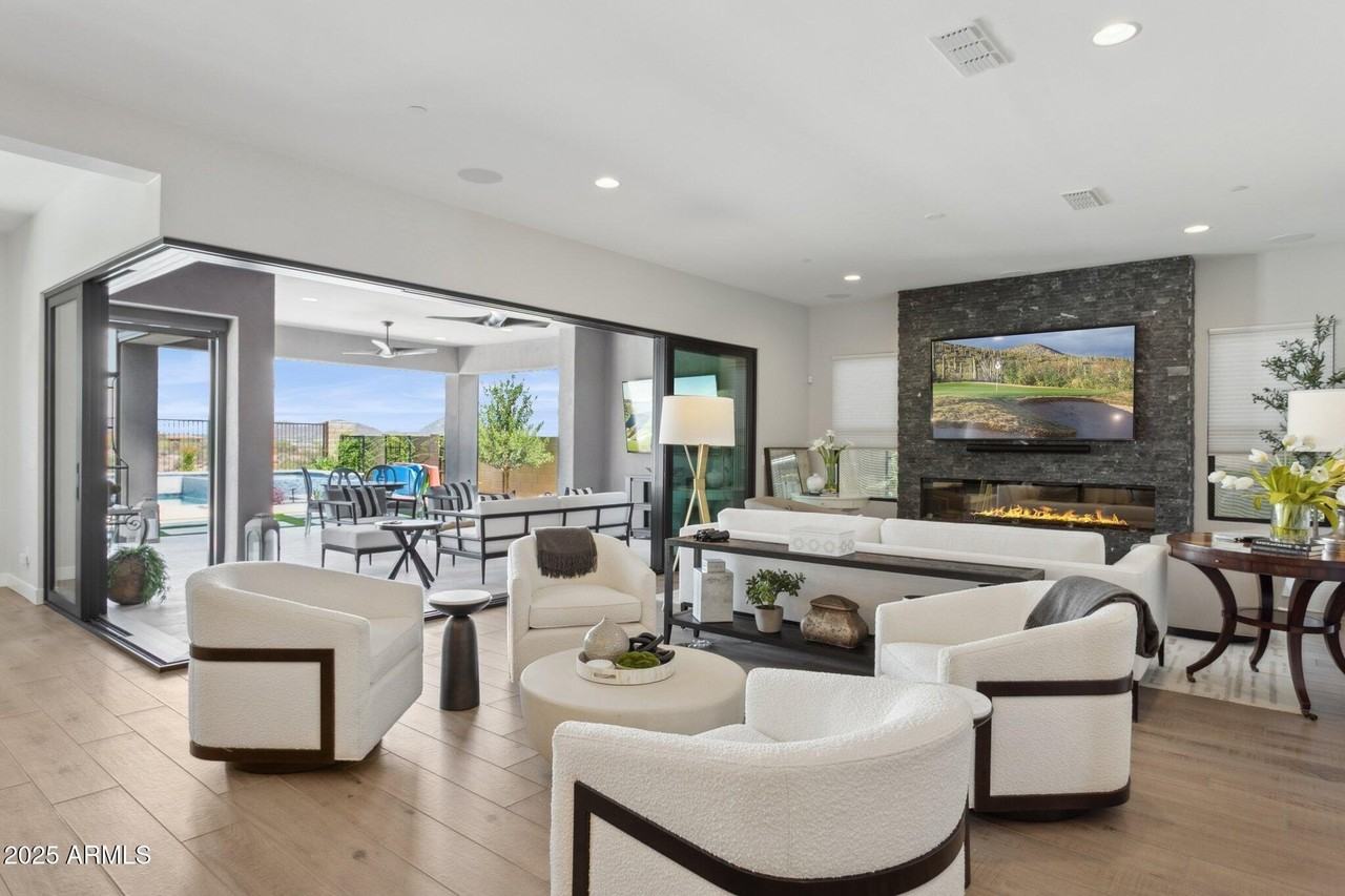 13020 East Daley Lane - Photo 6 of 50