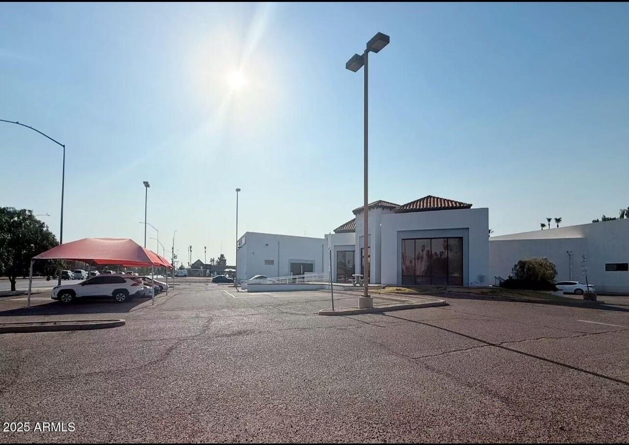 1120 W Main St - Photo 3 of 25