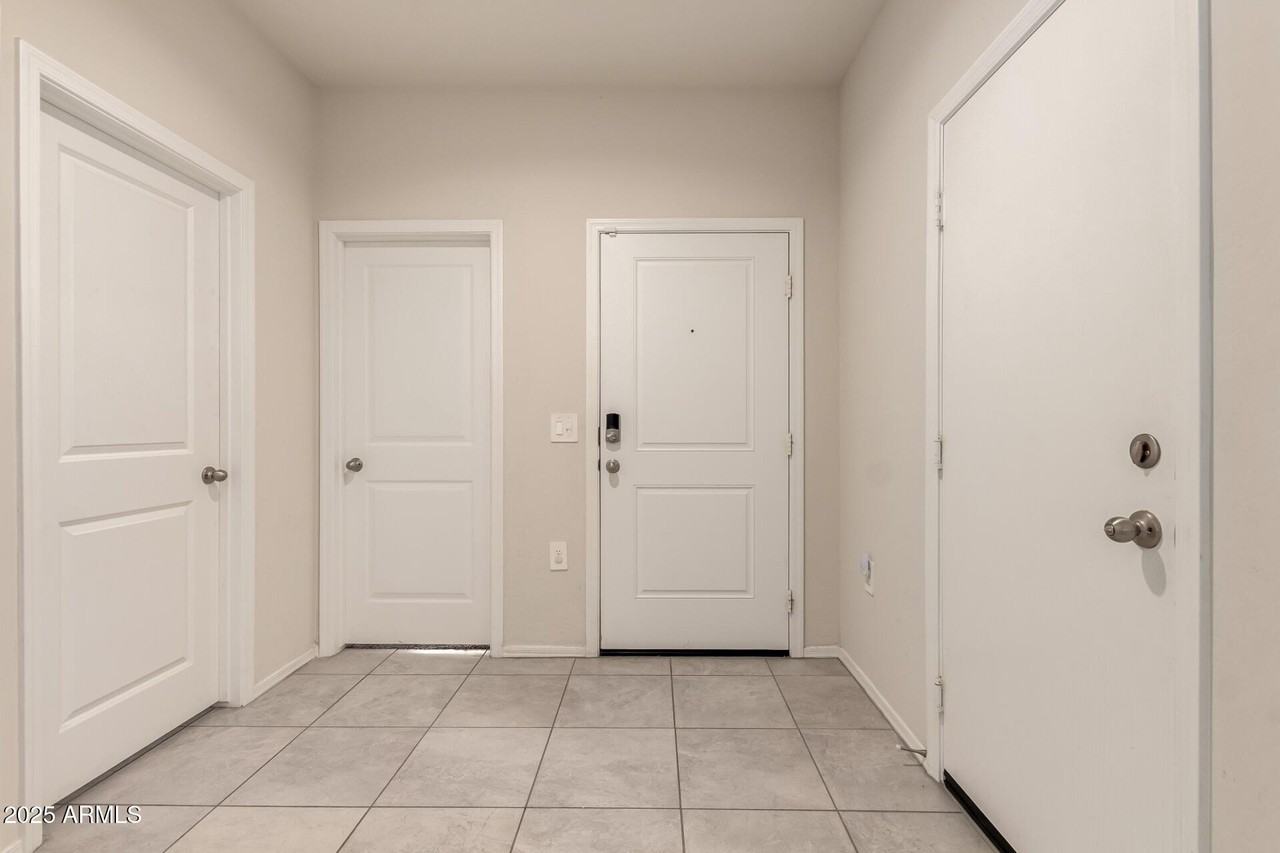 24445 West Jones Avenue - Photo 7 of 28