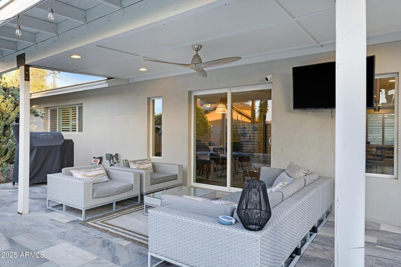 8738 East Rose Lane - Photo 4 of 28