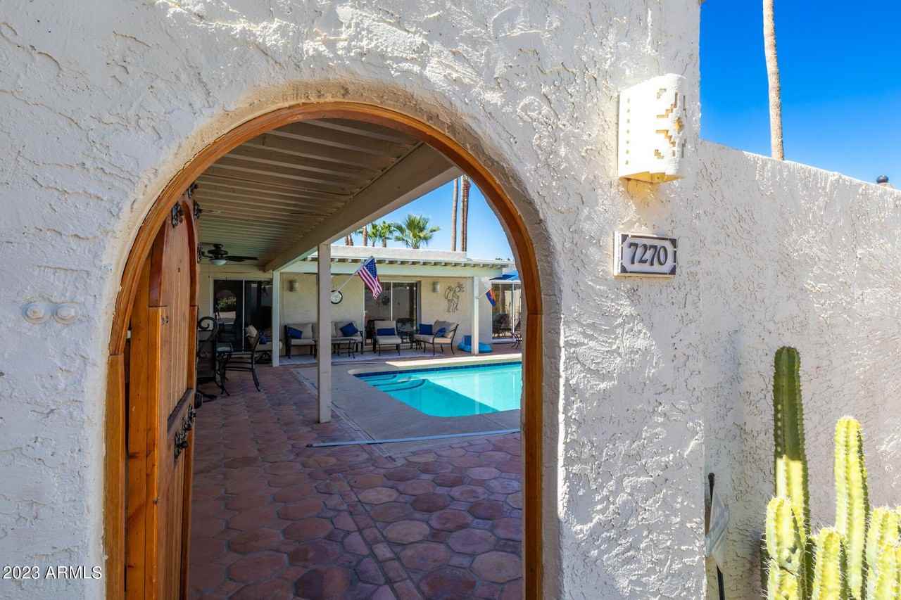 7270 East Loma Lane - Photo 3 of 35