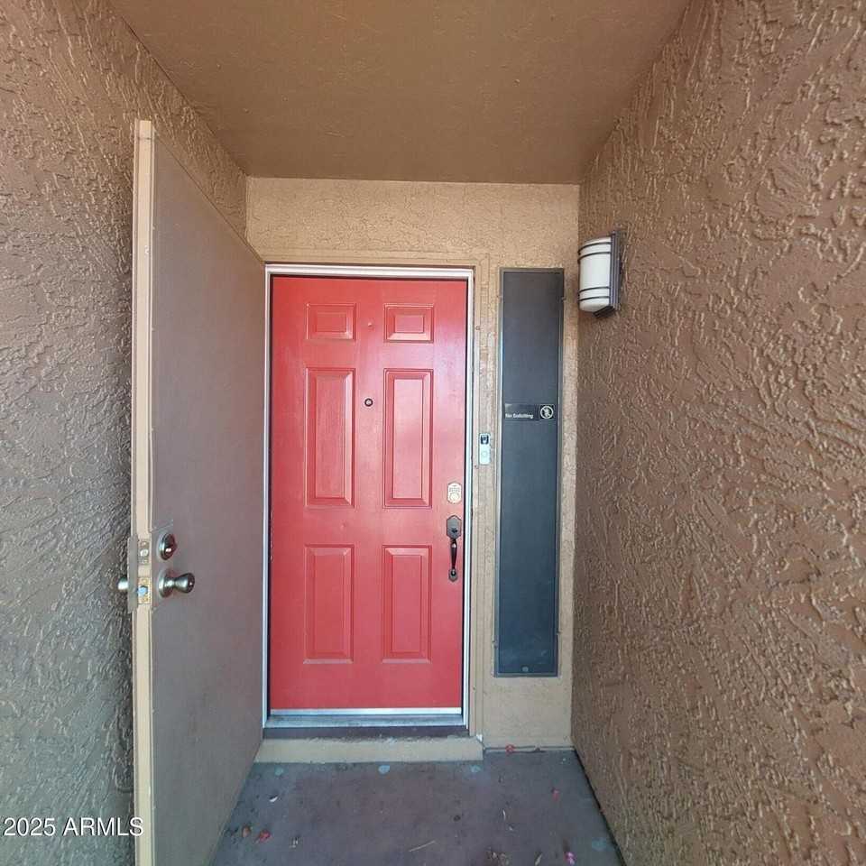 14076 North 26th Avenue - Photo 4 of 33