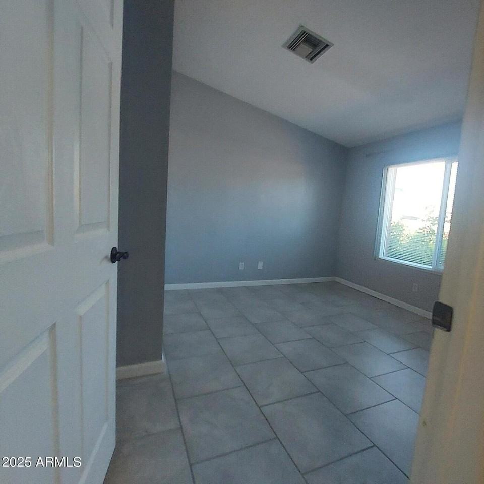 14076 North 26th Avenue - Photo 7 of 33