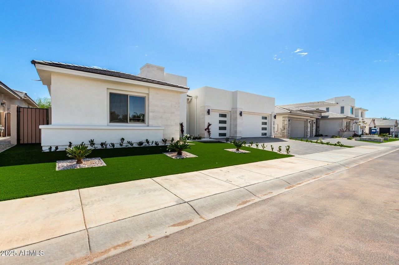 12469 N 93rd Way - Photo 5 of 50