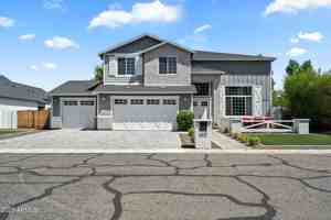 featured image of 3810 East Devonshire Avenue