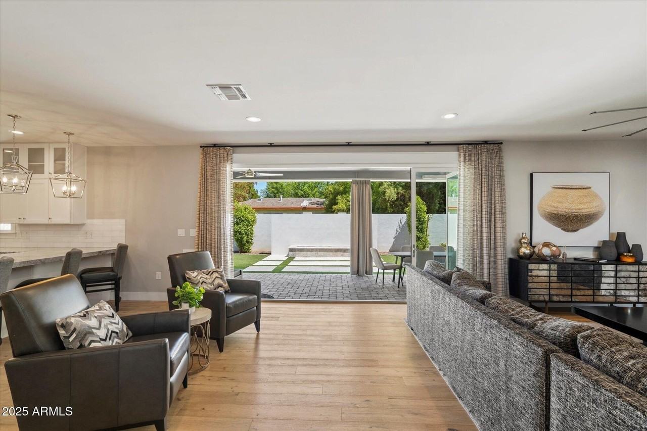 3810 East Devonshire Avenue - Photo 5 of 34