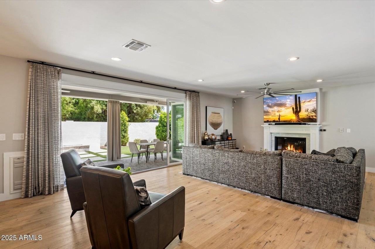 3810 East Devonshire Avenue - Photo 6 of 34