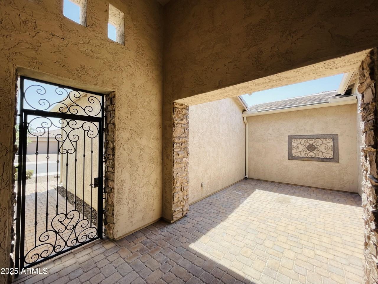 3104 E Wildhorse Ct - Photo 4 of 42