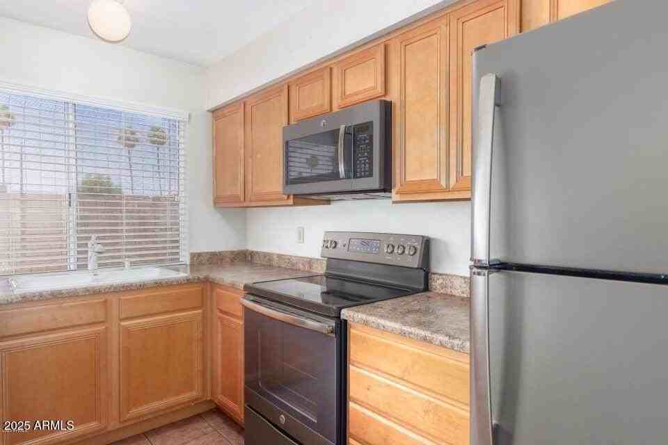 928 S Casitas Dr Apt B #B - Photo 3 of 8