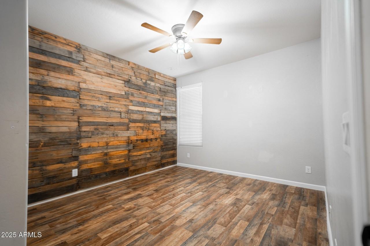 18433 West Sunnyslope Lane - Photo 2 of 27