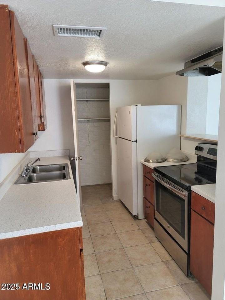 5415 West Lynwood Street - Photo 6 of 10