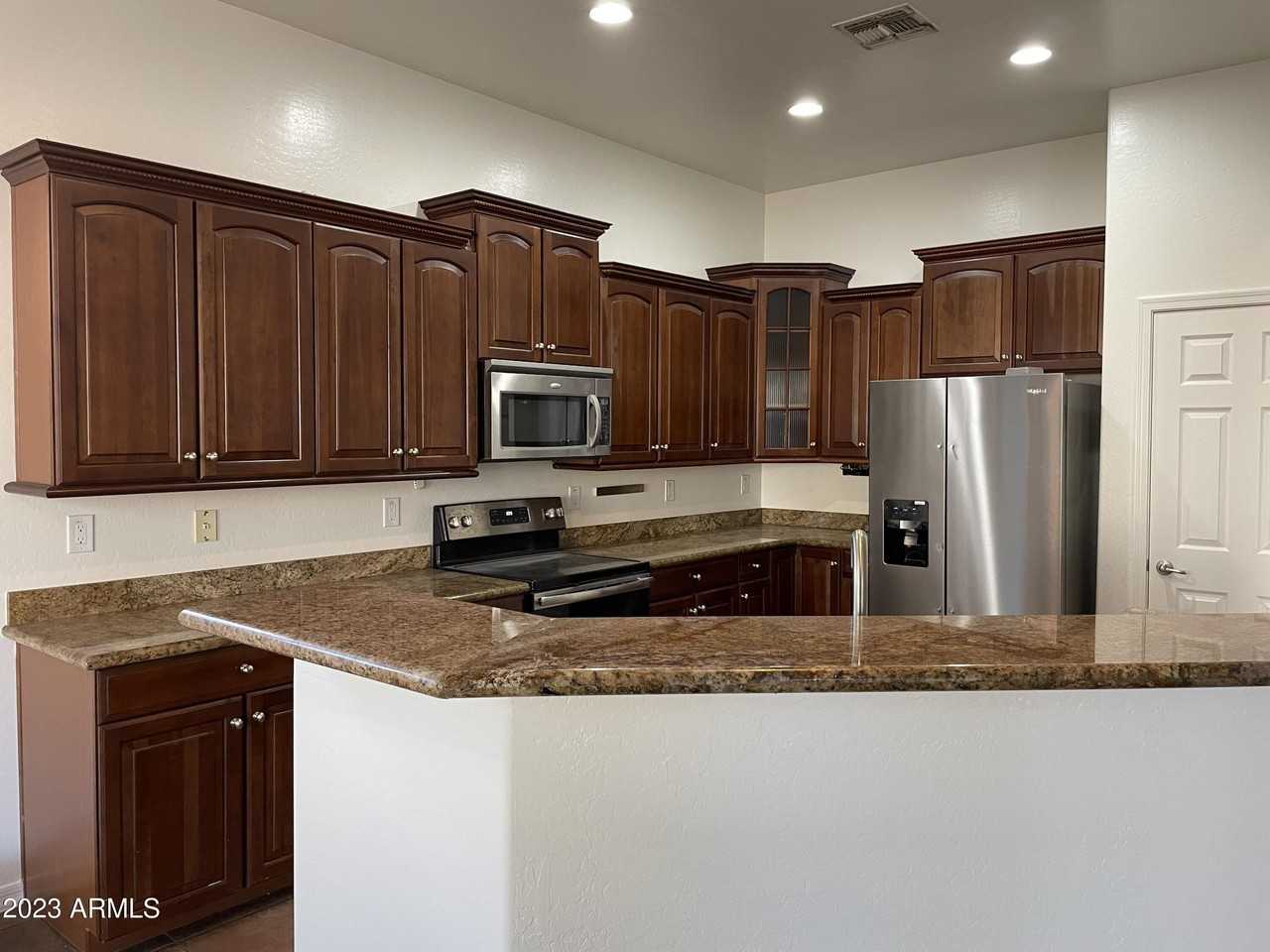 8774 West Lane Avenue - Photo 3 of 18