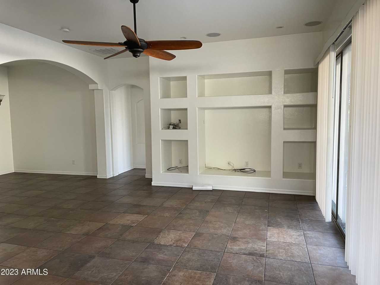 8774 West Lane Avenue - Photo 5 of 18