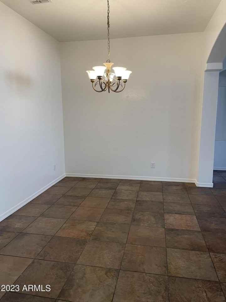 8774 West Lane Avenue - Photo 6 of 18