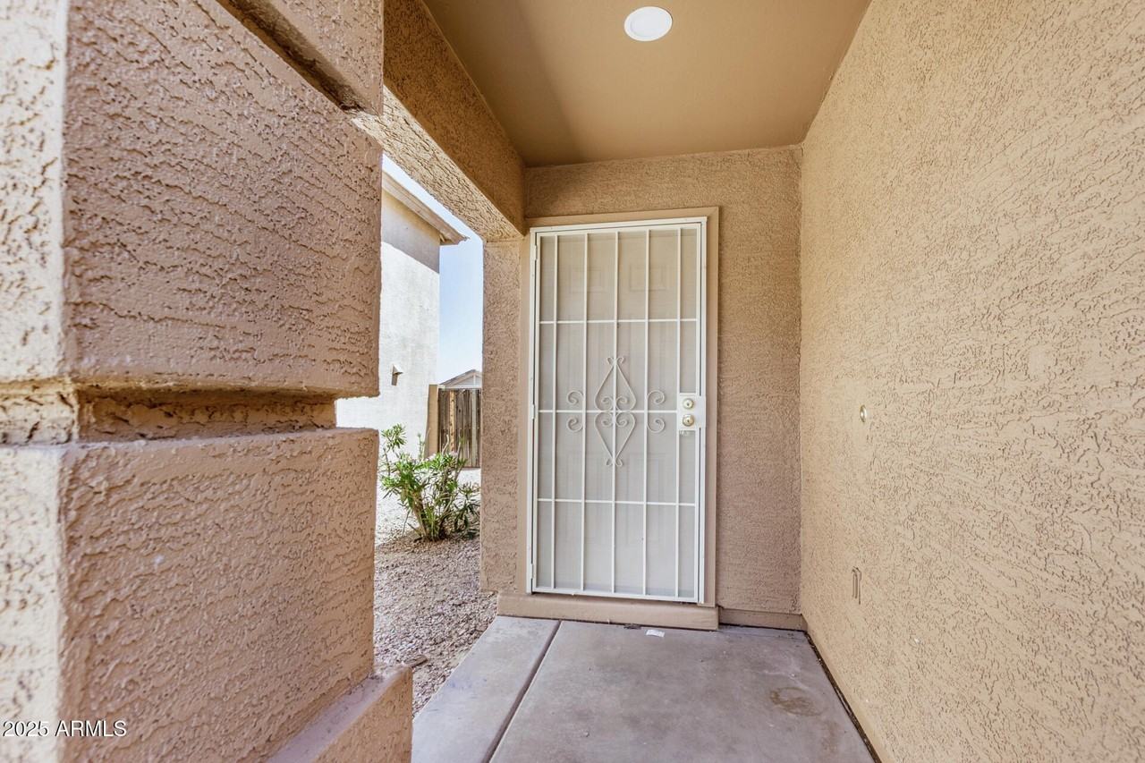 22813 W Gardenia Dr - Photo 7 of 28