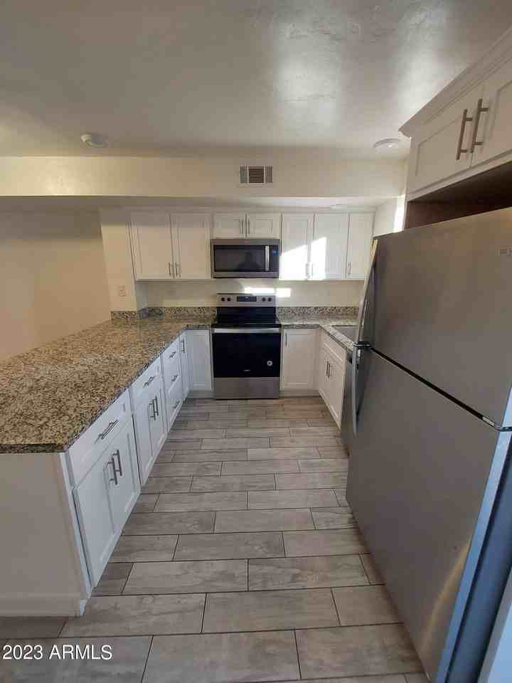 6140 W Townley Ave - Photo 7 of 26