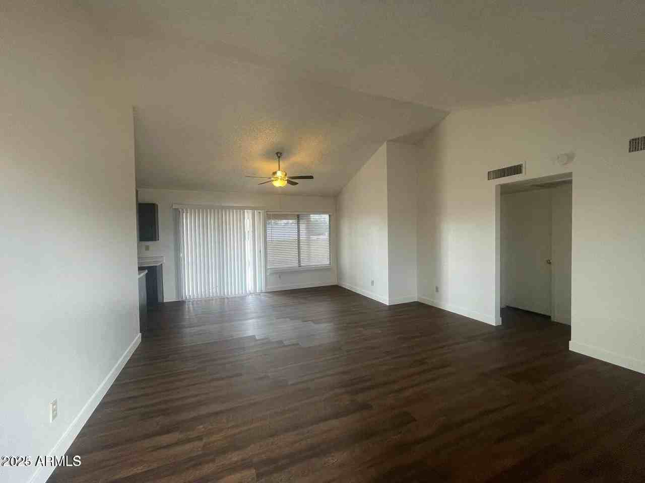 10614 N 72nd Ave - Photo 3 of 19