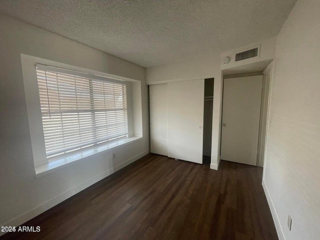 10614 N 72nd Ave - Photo 7 of 19