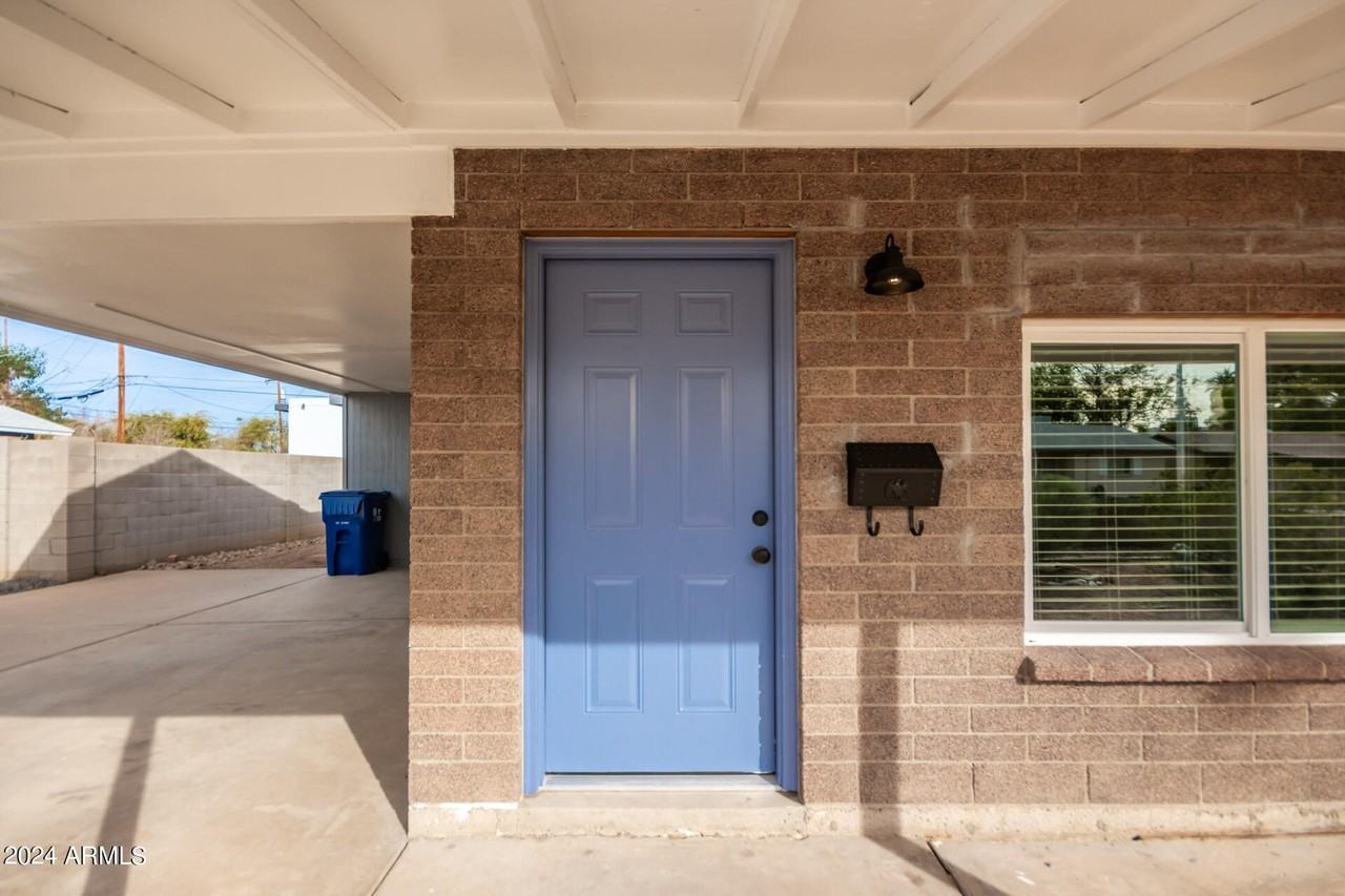 1630 E 12th St - Photo 7 of 29