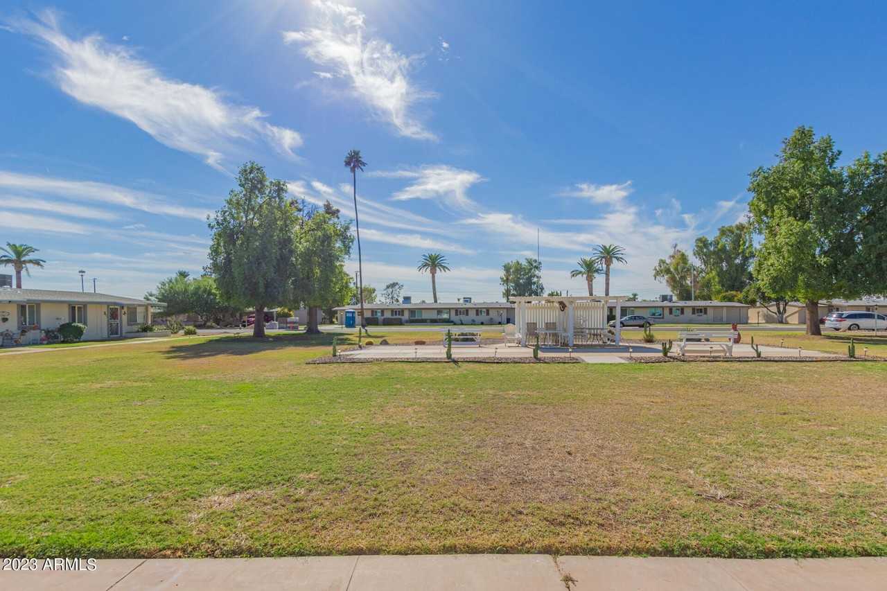 10612 W Oakmont Dr - Photo 5 of 50