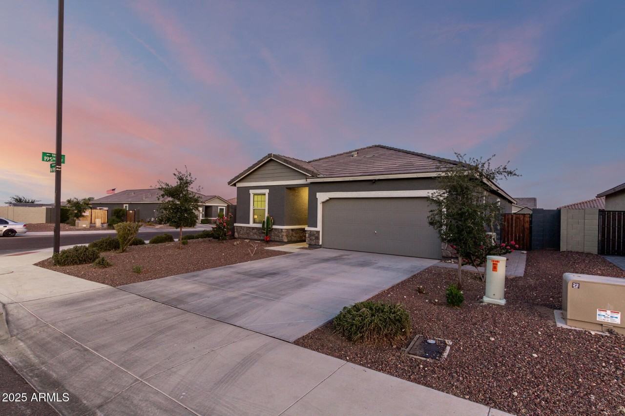 19531 W Palo Verde Dr - Photo 2 of 38