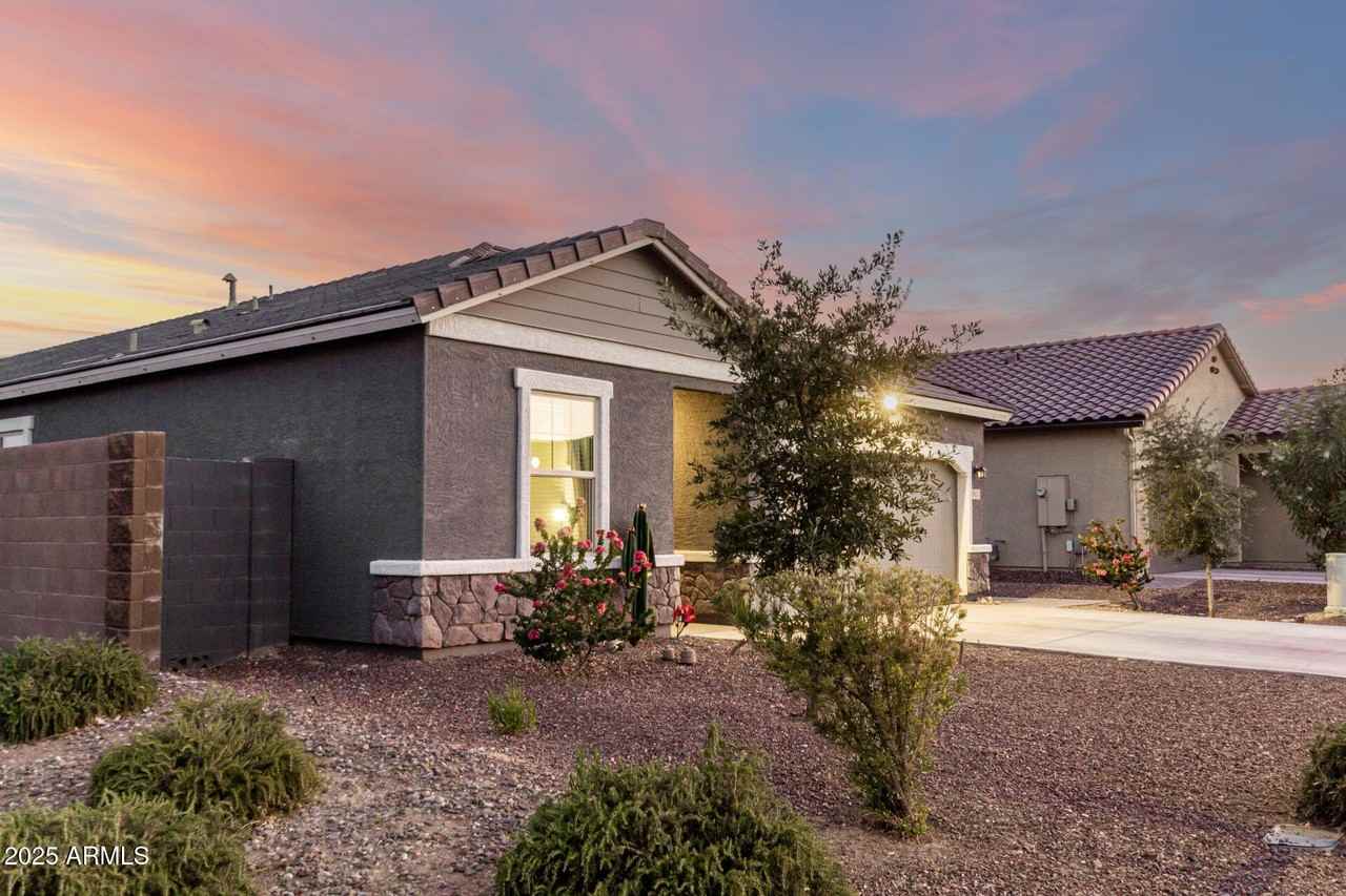 19531 W Palo Verde Dr - Photo 3 of 38