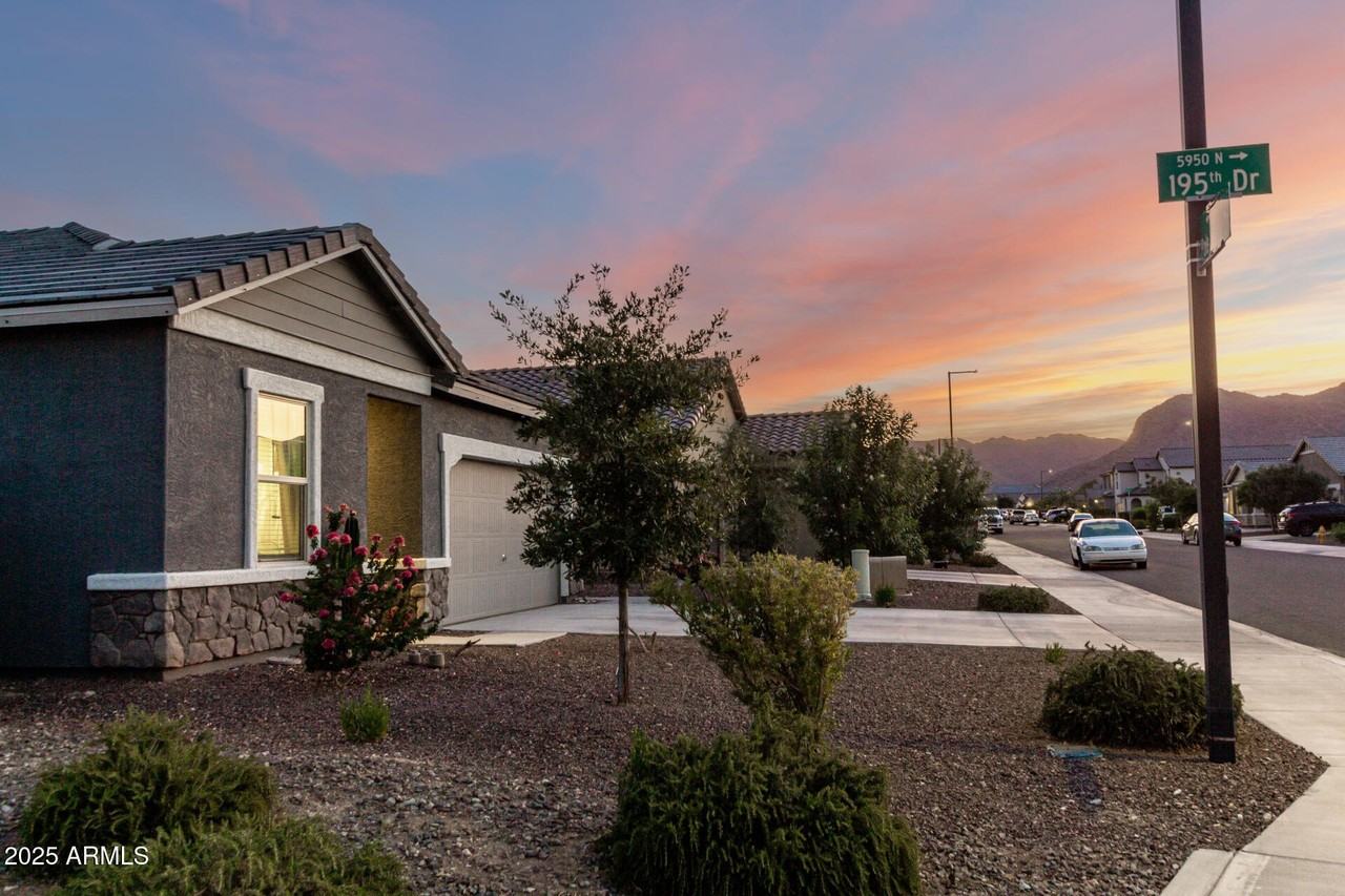 19531 W Palo Verde Dr - Photo 4 of 38