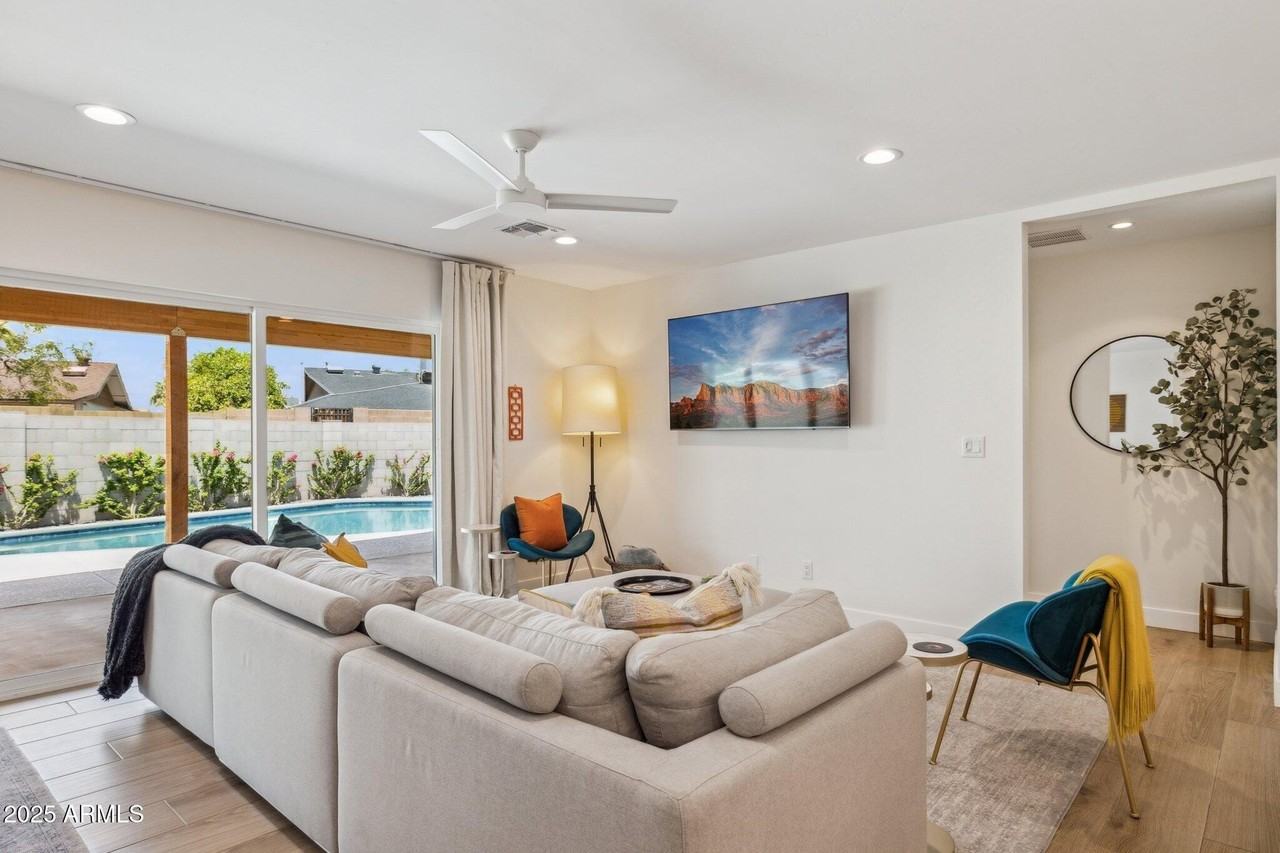 8626 E Clarendon Ave - Photo 3 of 47