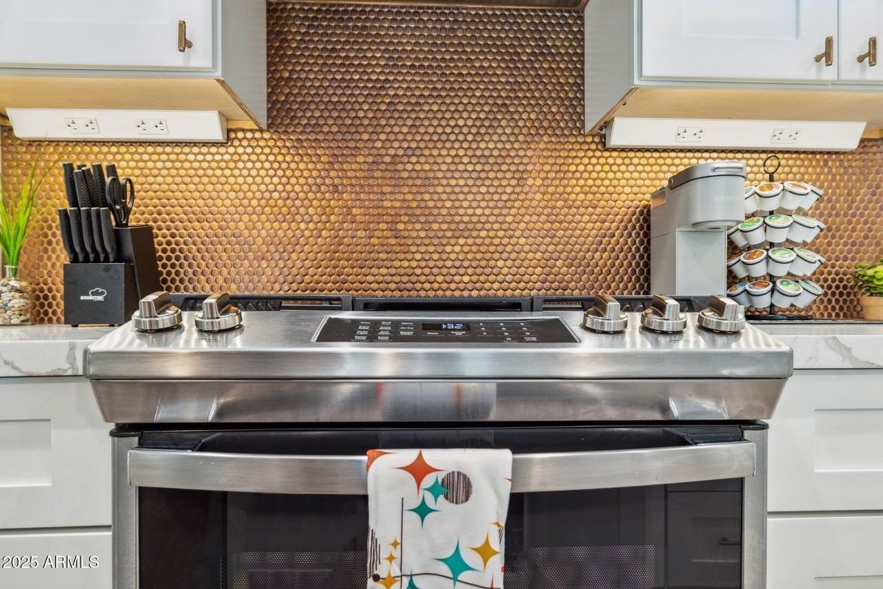 8626 E Clarendon Ave - Photo 6 of 47