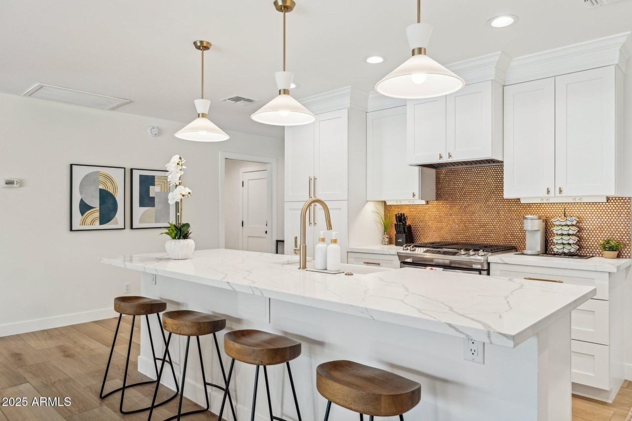 8626 E Clarendon Ave - Photo 7 of 47