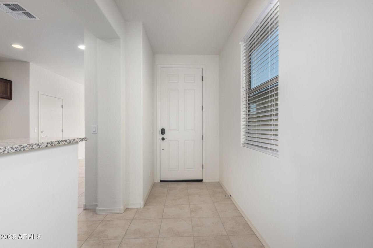 8818 West Luke Avenue - Photo 3 of 31