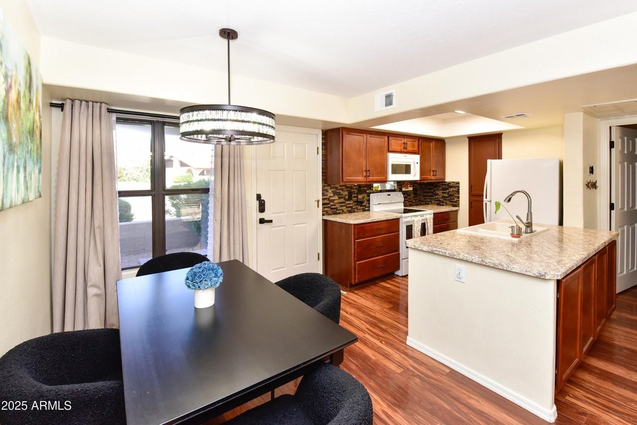 14910 N Kings Way Unit 105 #105 - Photo 7 of 32