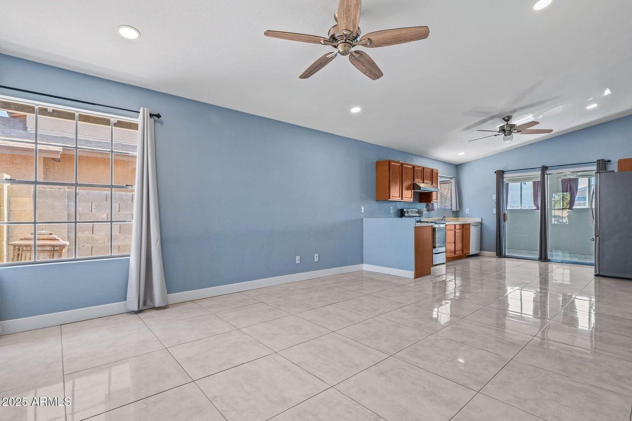 4438 North 84th Lane - Photo 5 of 33