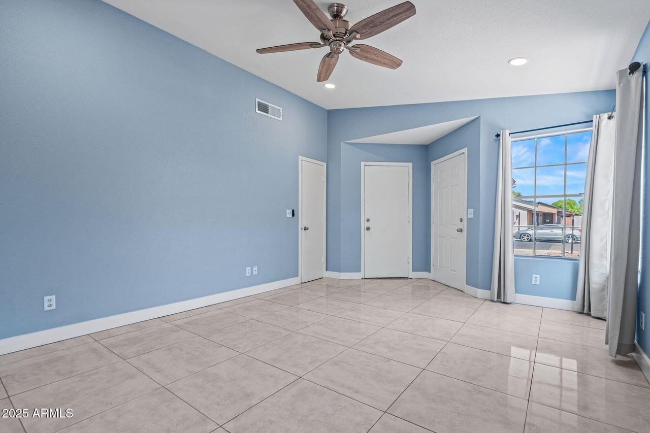 4438 North 84th Lane - Photo 7 of 33