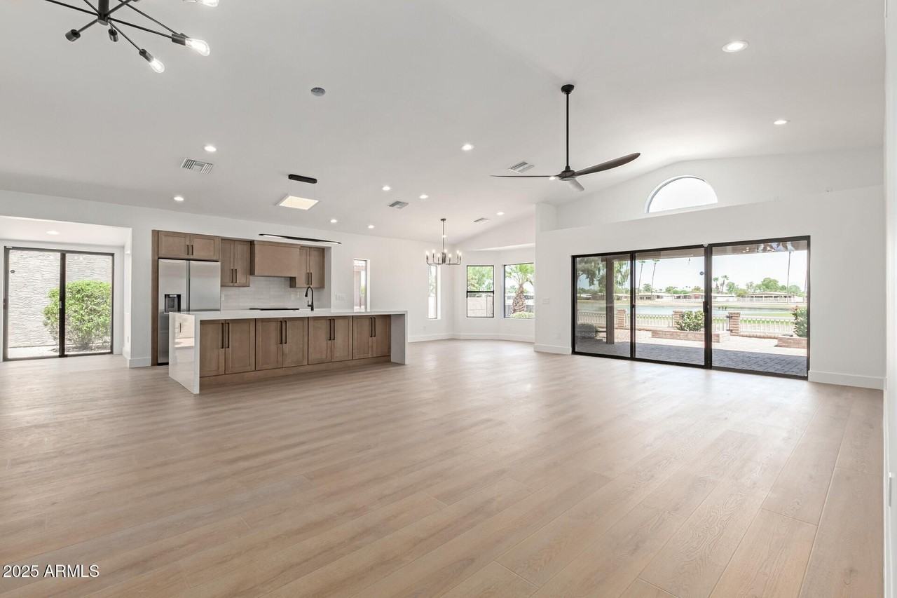 8883 E Fairway Blvd - Photo 6 of 30