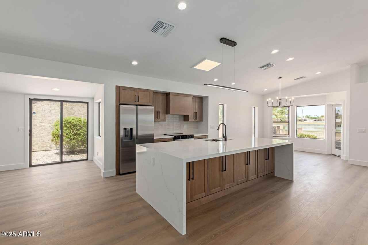 8883 E Fairway Blvd - Photo 7 of 30