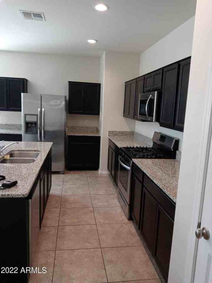 31009 W Columbus Ave - Photo 6 of 46