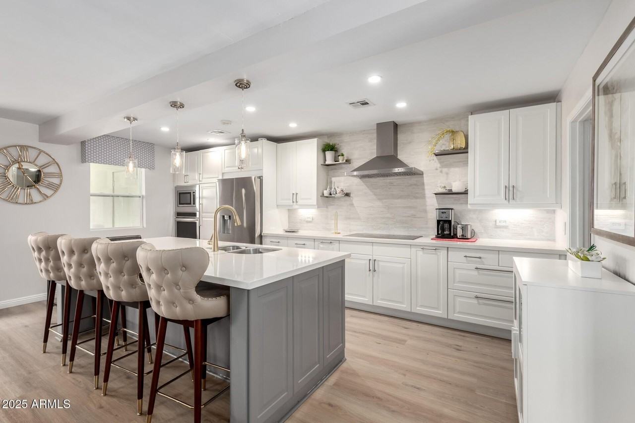 7713 East Vista Drive - Photo 3 of 31