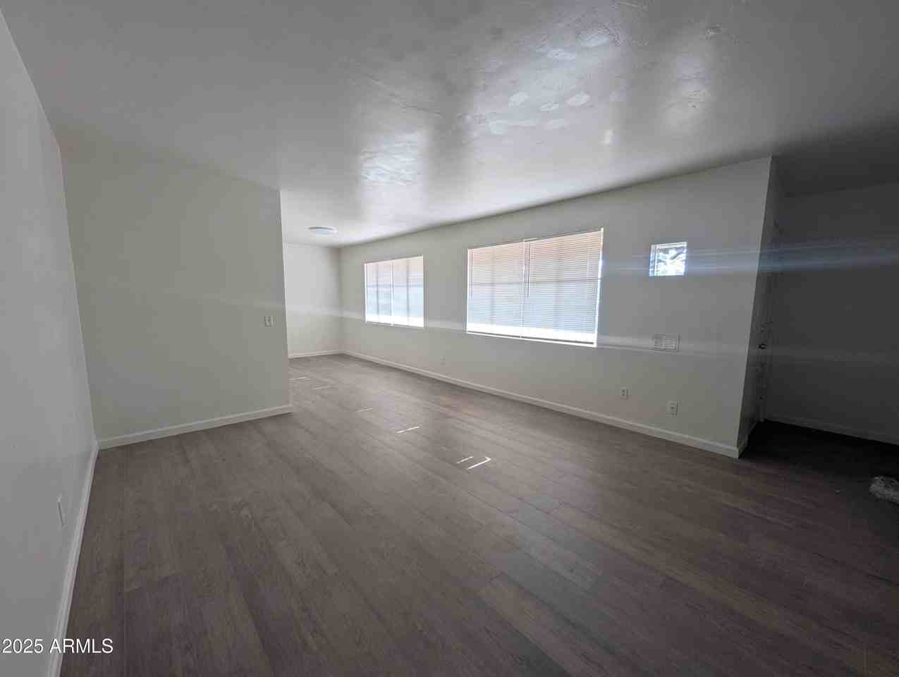 1128 N Coolidge Ave - Photo 3 of 21